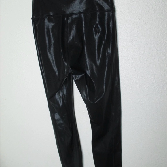 Fabletics - Picture 2 of 2